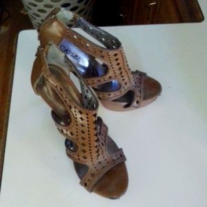 Women's shoes